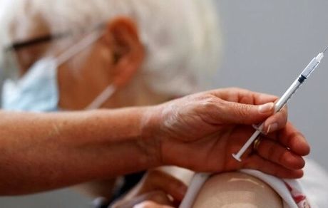 بدون واکسن یادآور، اعتبار گذرنامه‌های کرونا در اروپا پایان می‌یابد