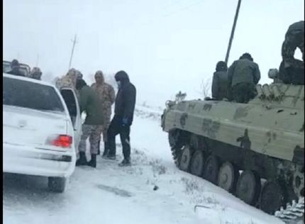 گردنه اسد آباد همدان دما منفی ۲۹ درجه و کمک ارتش با تانک + ویدئو