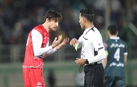 داور بازی پرسپولیس با ذوب آهن بدلیل اشتباه فاحش محروم شد