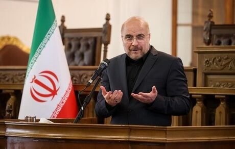 کشور نیازمند تصمیمات شجاعانه و سخت است و باید پای آن بایستیم