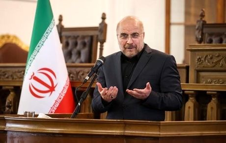 کشور نیازمند تصمیمات شجاعانه و سخت است و باید پای آن بایستیم
