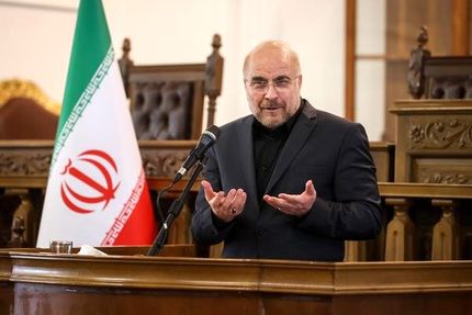 کشور نیازمند تصمیمات شجاعانه و سخت است و باید پای آن بایستیم