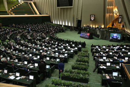 مخالفت مطهری و نماینده نزدیک به پایداری با جذب بدون آزمون نخبگان/انتقاد از رانت‌های منجر به دامادگزینی و فرزندگزینی از تریبون مجلس