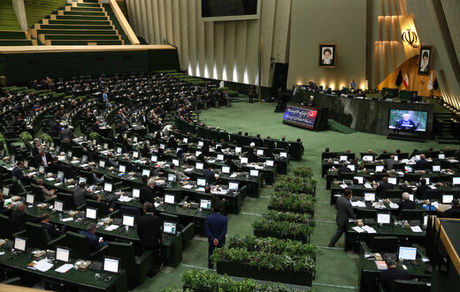 مخالفت مطهری و نماینده نزدیک به پایداری با جذب بدون آزمون نخبگان/انتقاد از رانت‌های منجر به دامادگزینی و فرزندگزینی از تریبون مجلس