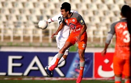 فولاد با تساوی برابر سایپا از پرسپولیس سبقت گرفت