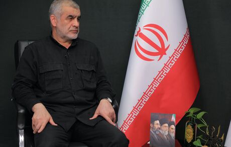 نائب رئیس مجلس: موشک‌هایی که به بیت اصابت کرد تنها چند کروز بود نه سنگرشکن / نام ایران بخاطر ایستادگی مقابل آمریکا در تاریخ می‌ماند