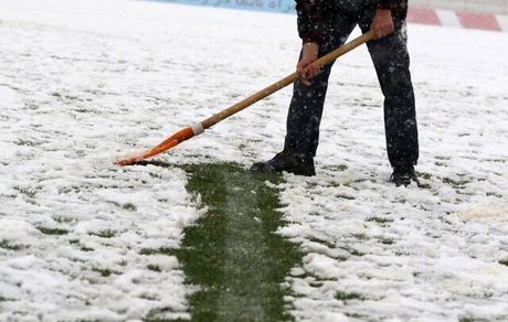 بازی تراکتور و سپاهان به خاطر بارش برف لغو شد