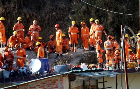 کارگران محبوس در زیر آوار تونلی در هند نجات یافتند