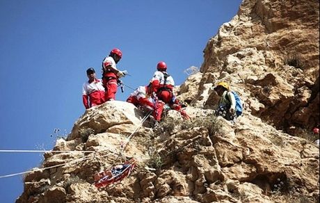 گرفتار شدن کوهنورد ۶۰ ساله در رشته کوه‌های مخملکوه