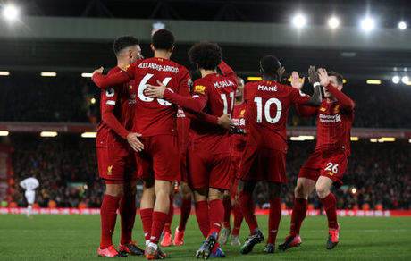 بندر لیورپول غرق در آتش قهرمانی