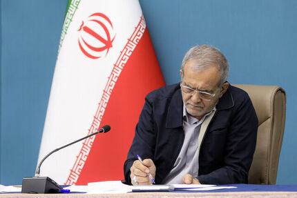 توییت رئیس جمهور: برای منافع ملی با شرق و غرب تعامل خواهیم کرد