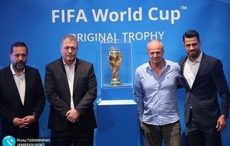 رونمایی از کاپ جام جهانی در تهران/ ازدحام و بی‌نظمی عجیب در مراسم!