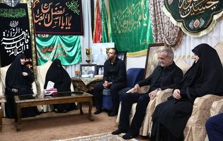دیدار رئیس جمهور منتخب با خانواده شهید سلیمانی