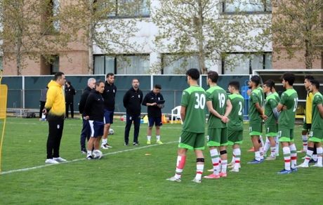 مهدوی‌کیا، ۲۲ بازیکن را به اردوی تیم ملی امید دعوت کرد