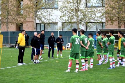 مهدوی‌کیا، ۲۲ بازیکن را به اردوی تیم ملی امید دعوت کرد