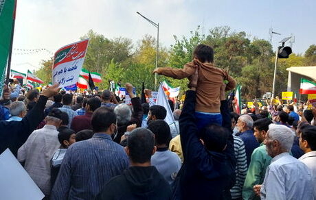 تشییع پیکر دو شهید در پایتخت/ شهروندان تهرانی حادثه تروریستی شاهچراغ را محکوم کردند
