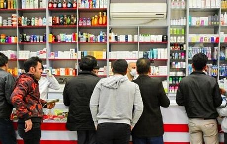 واکسن آنفلوآنزا تحویل داروخانه‌ها نشده/ مردم از مراجعه به داروخانه پرهیز کنند