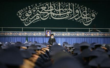 رهبر انقلاب: باید قوی شویم تا جنگ نشود