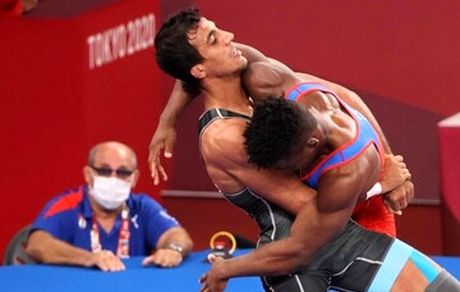 گرایی باخت / میرزازاده به مرحله نیمه نهایی رسید