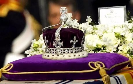 جواهر گرانقیمت تاج ملکه؛ طوفان توئیتری در هند برای بازگرداندن الماس «کوه نور»