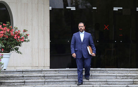  پاسخ معاون روحانی به سوالاتی درباره دستگیری ادمین‌های آمدنیوز و شکایت از کریمی قدوسی