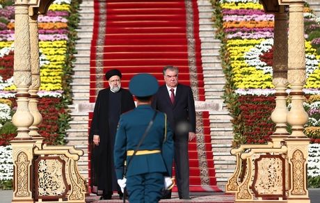 استقبال رسمی رئیس جمهور تاجیکستان از حجت‌الاسلام رئیسی