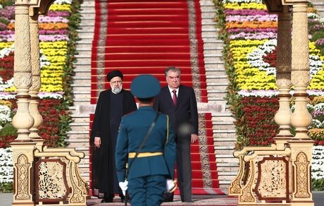 استقبال رسمی رئیس جمهور تاجیکستان از حجت‌الاسلام رئیسی
