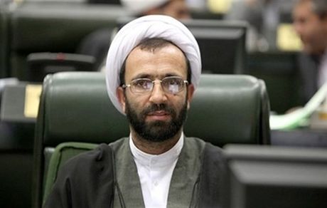 
سلیمی: با صندلی فروشی در دانشگاه برخورد کنید
