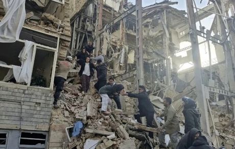 دشمن در حملات اخیر با نقض همه قوانین، امدادگران را هم هدف قرار می‌دهد