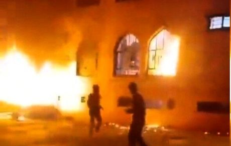 بعد از حادثه ترویستی بازار، حوزه علمیه ایذه به آتش کشیده شد