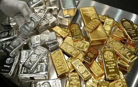 صعود آرام ارزش طلا و نقره در بازارهای جهانی