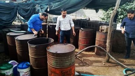 کشف و انهدام انبار بزرگ سوخت قاچاق در بندر خمیر