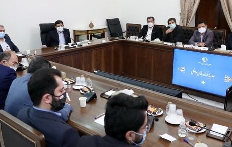 معاون اول رییس جمهور: خودروسازان داخلی وارد بازار رقابت شوند