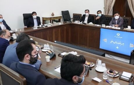 معاون اول رییس جمهور: خودروسازان داخلی وارد بازار رقابت شوند