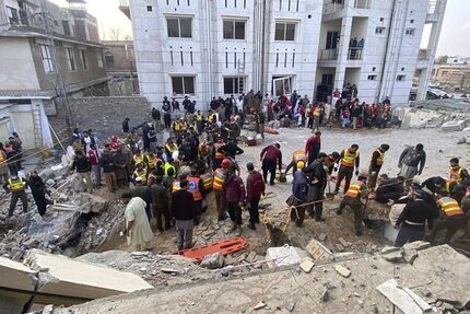 تلفات انفجار مسجد پیشاور پاکستان به ۸۳ تن رسید