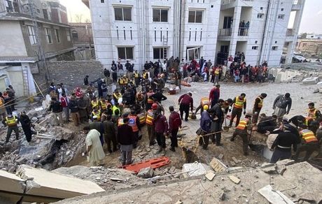 تلفات انفجار مسجد پیشاور پاکستان به ۸۳ تن رسید