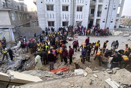 تلفات انفجار مسجد پیشاور پاکستان به ۸۳ تن رسید