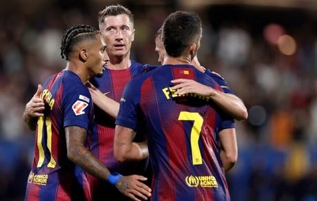 بارسلونا با شکستی دور از انتظار، صدر را به رئال داد