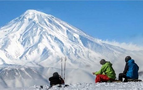 سقوط سنگ ۴ تنی روی چادر کوهنوردان در دماوند + فیلم