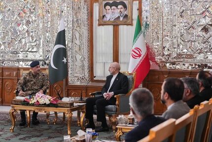 دیدار فرمانده ارتش پاکستان با قالیباف در تهران