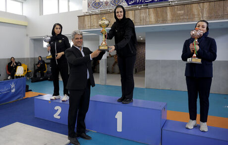 قهرمانی تیم بانوان شمشیربازی چادرملو اردکان در لیگ برتر اسلحه سابر