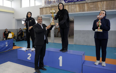 قهرمانی تیم بانوان شمشیربازی چادرملو اردکان در لیگ برتر اسلحه سابر