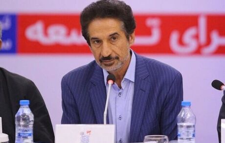 عرضه ماهانه ارز پتروشیمی‌ها ادامه دارد