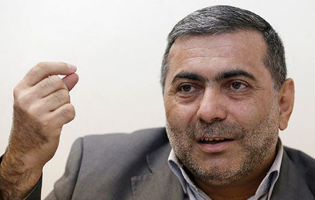 تلاش شد تا استانداران با سابقه نظامی کمتر از انگشتان یک دست باشند