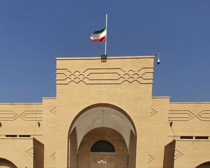 پرچم کشورمان در سفارتخانه های جمهوری اسلامی ایران نیمه افراشته شد
