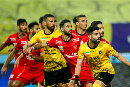 لیگ برتر فوتبال به هفته ماقبل پایانی رسید / نبرد سپاهان و پرسپولیس برای قهرمانی
