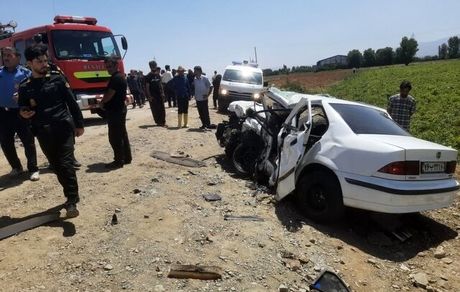 تصادف شاخ به شاخ پژو ۲۰۷ با سمند سه کشته و مصدوم داشت