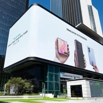 طعنه سامسونگ به اپل با موضوع موبایل تاشو