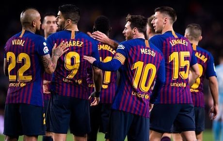 عکس| بارسا از کیت چهارم خود به صورت رسمی رونمایی کرد 