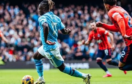 منچسترسیتی به صدر لیگ برتر صعود کرد / لیورپول بالاخره صدرنشینی را از دست داد